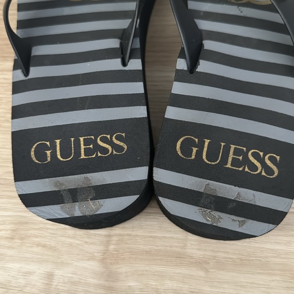 Guess Flip Flops - Picture 4 of 8